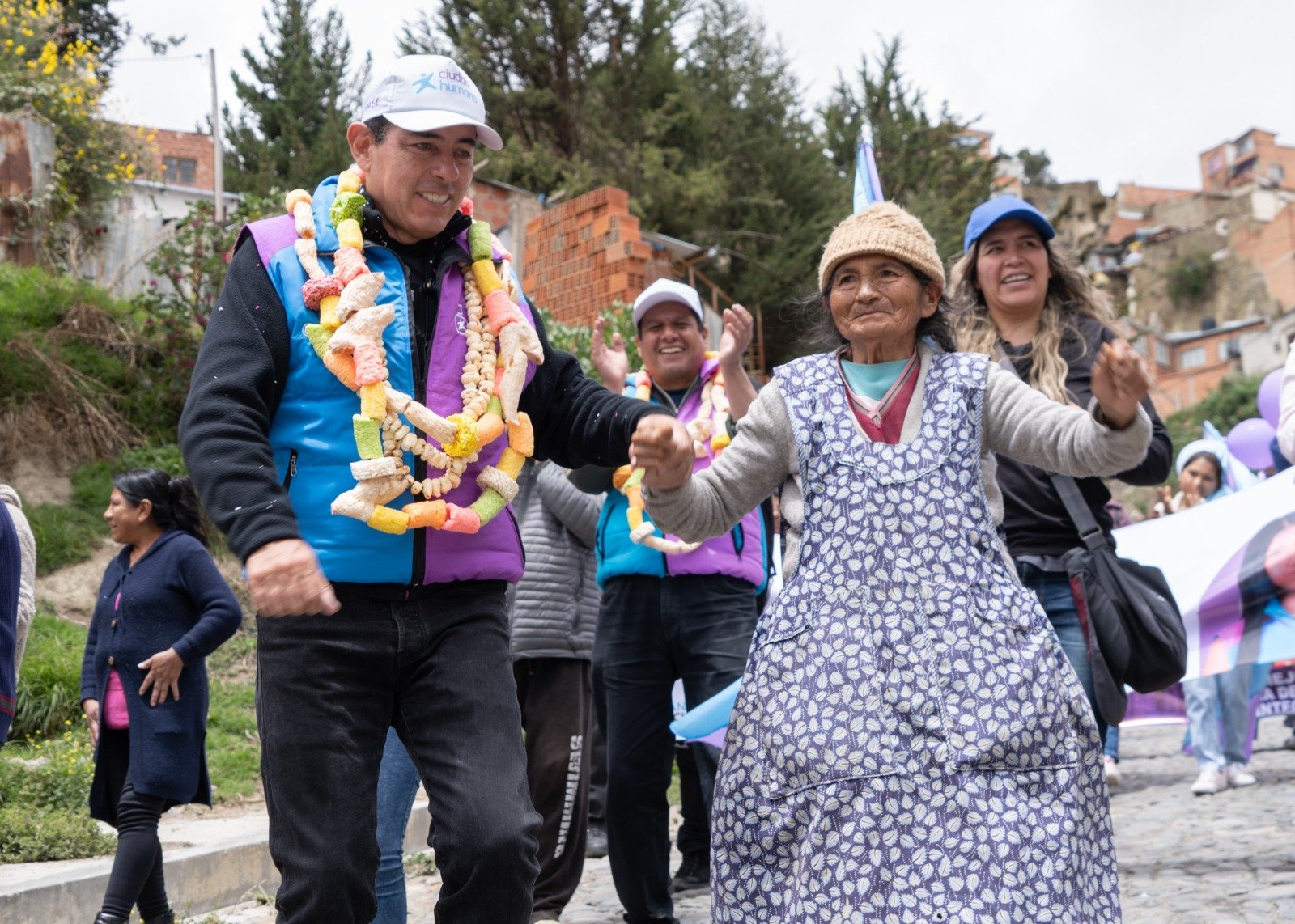 César Dockweiler Recorre Barrios de Cotahuma: "El Sistema de Salud en La Paz es Inhumano"