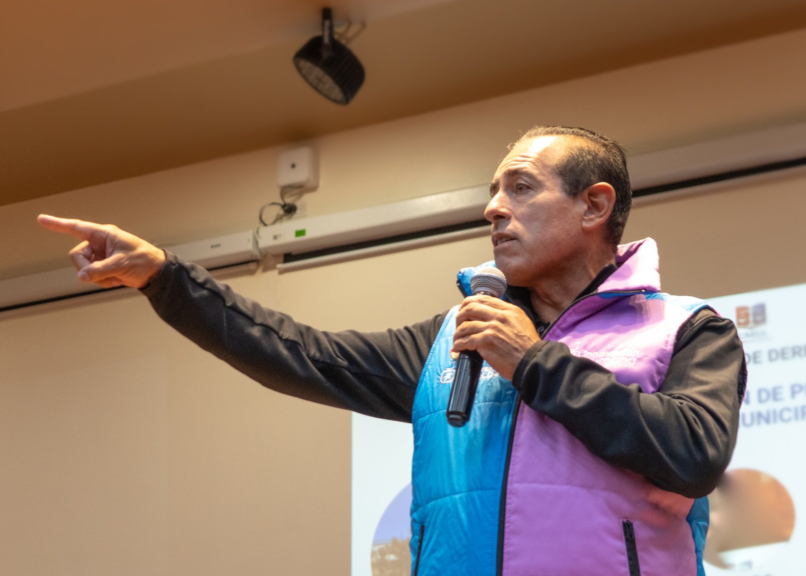 DOCKWEILER PIDE A LA CIUDADANÍA RESCATAR A LA PAZ DE LA CORRUPCIÓN PARA RECONSTRUIR SU INSTITUCIONALIDAD